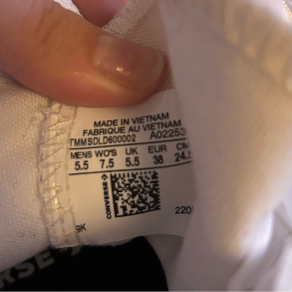 Custom “Just Married” Bridal Converse - Picture 3 of 5